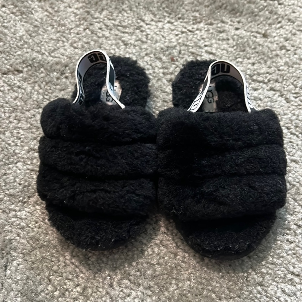 Kids black slippers UGG size 9
